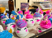 Load image into Gallery viewer, UNICORN  Colour Surprise Bath Bomb