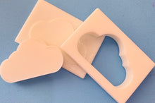 Load image into Gallery viewer, Rainbow OR Cloud Colour Surprise Bath Bomb