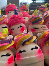 Load image into Gallery viewer, UNICORN  Colour Surprise Bath Bomb