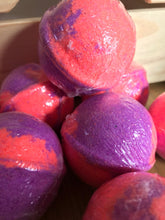 Load image into Gallery viewer, Flower Drum Bath Bomb