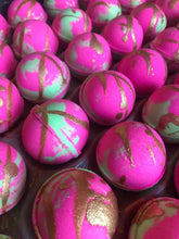 Load image into Gallery viewer, Sweet Pea & Jasmine Bath Bomb