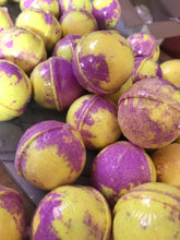 Load image into Gallery viewer, Hubba Bubba Bath Bomb