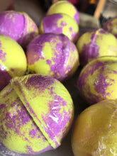 Load image into Gallery viewer, Hubba Bubba Bath Bomb