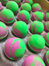Load image into Gallery viewer, Wild Thing Bath Bomb