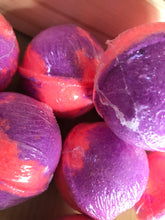 Load image into Gallery viewer, Flower Drum Bath Bomb