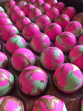 Load image into Gallery viewer, Sweet Pea & Jasmine Bath Bomb