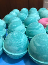 Load image into Gallery viewer, Avocado & Mint Bath Bomb