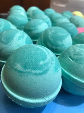 Load image into Gallery viewer, Avocado & Mint Bath Bomb