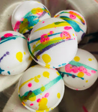 Load image into Gallery viewer, FRUIT TINGLES 80 gram foaming bath bomb