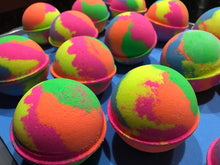 Load image into Gallery viewer, Bubble Luscious Bath Bomb (Large) 180 grams