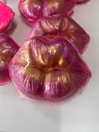KISS ME musk bath bomb