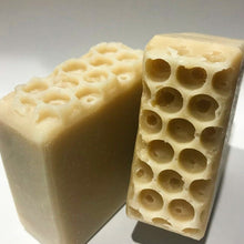 Load image into Gallery viewer, Goats Milk &amp; Manuka Honey Luxury Handmade Soap
